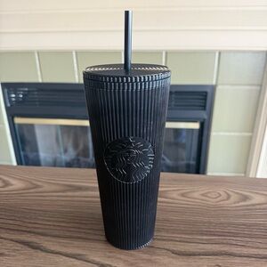 New Starbucks Winter 2024 Ltd Edition Pleated Venti Cold Cup Tumbler-Black 24oz